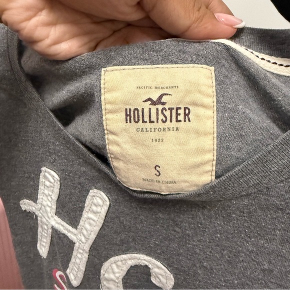 HOLLISTER Graphic Tee - Picture 2 of 3